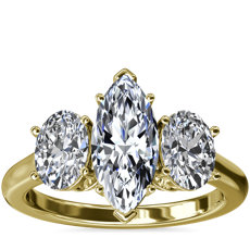 Anillo de compromiso de diamantes con tres piedras ovaladas en oro amarillo de 18 k (1 qt. total)